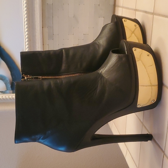 Steve Madden Shoes - Steve Madden